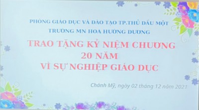 LỄ TRAO TẶNG KỈ NIỆM CHƯƠNG 20 NĂM "VÌ SỰ NGHIỆP GIÁO DỤC"
