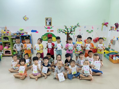 Món quà ý nghĩa của các bé trong ngày 20-10