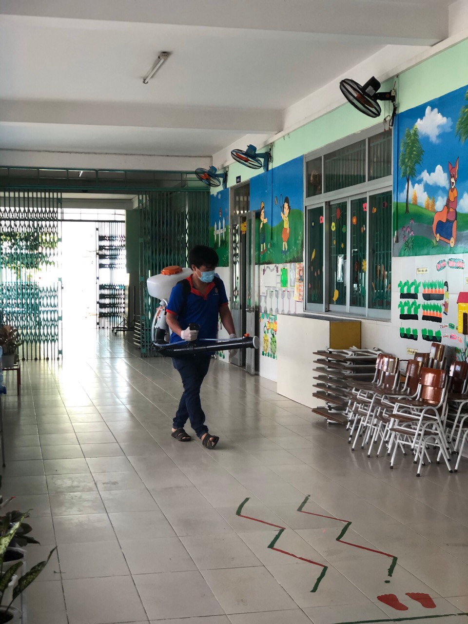 PHUN THUỐC KHỬ TRÙNG PHÒNG CHỐNG DỊCH BỆNH CORONA