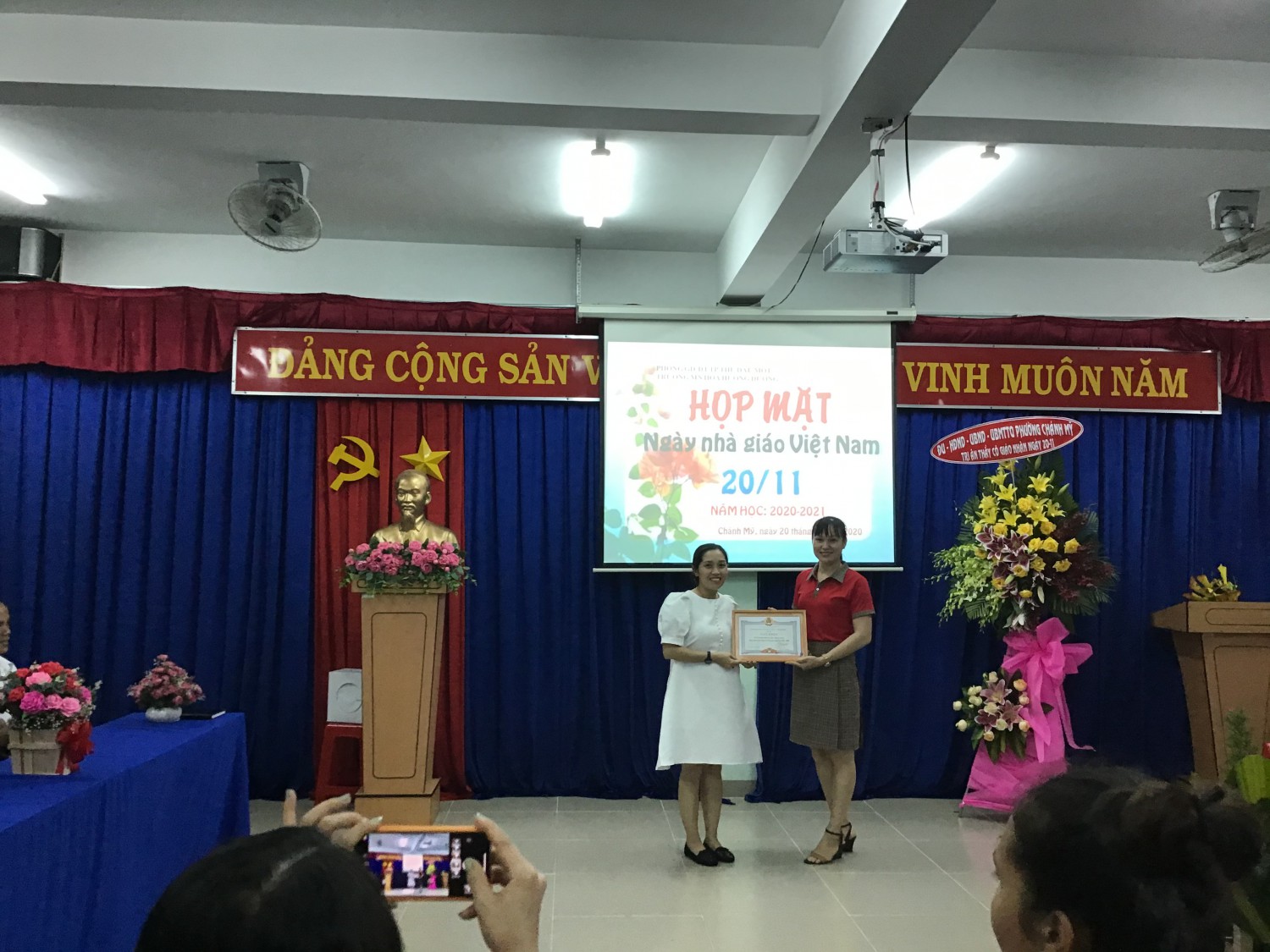 KHEN CĐ TẬP THỂ