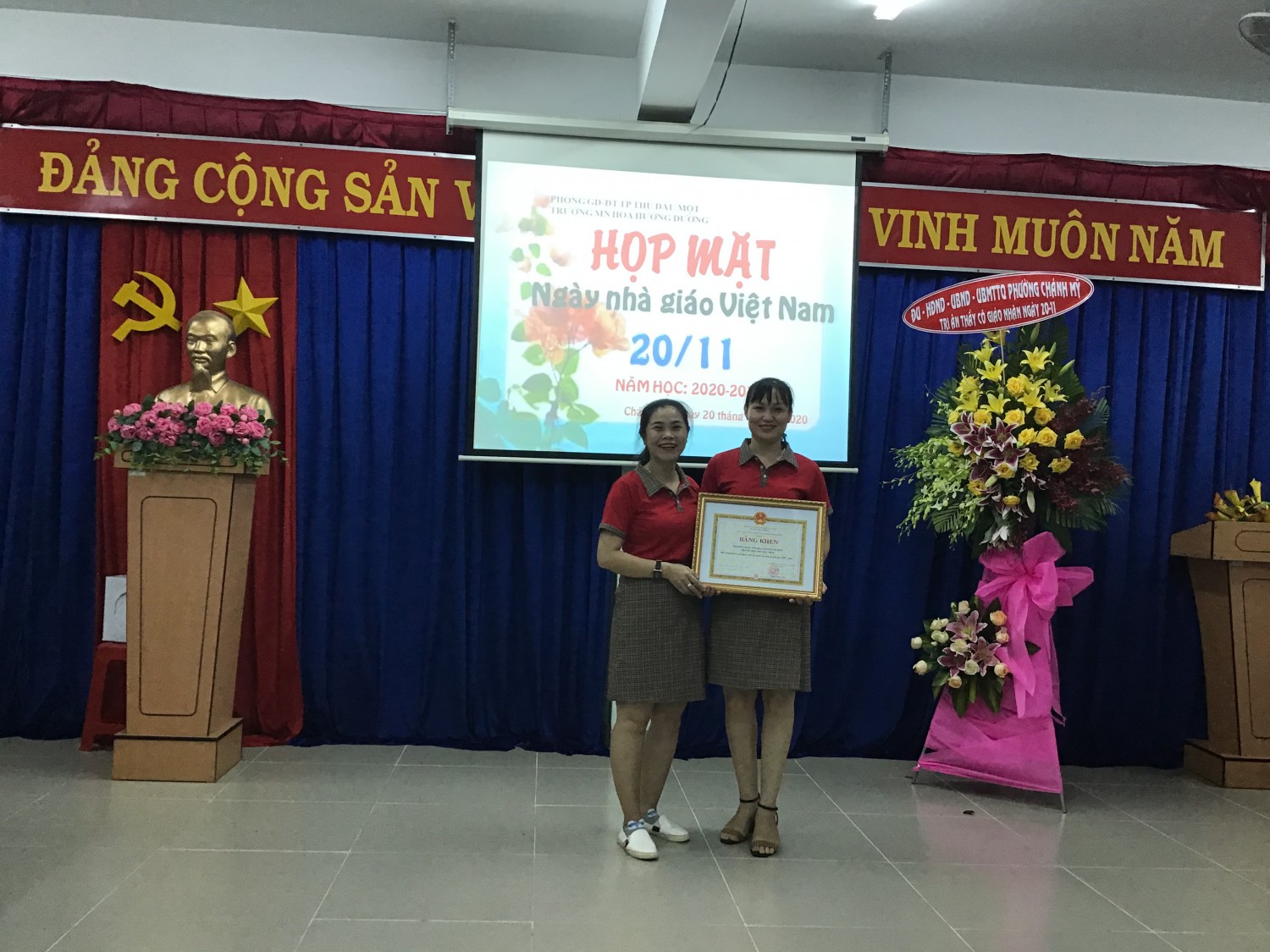 NHẬN BẰNG KHEN TT