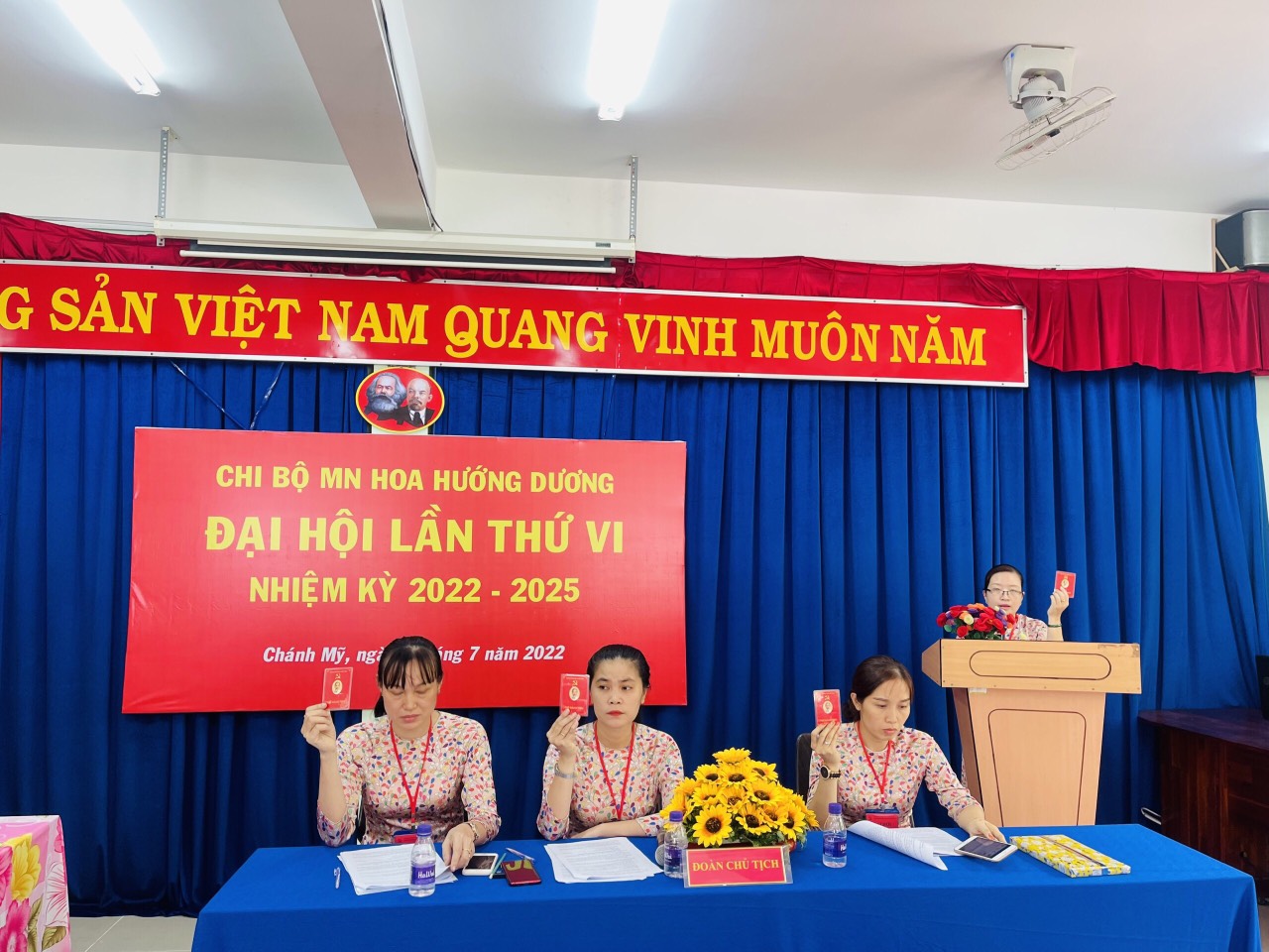 Đoàn CT biểu quyết