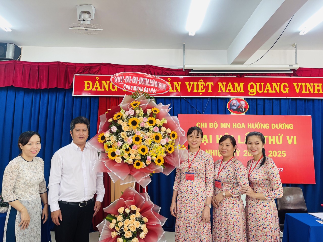 Hình lưu niệm ĐB, CUV
