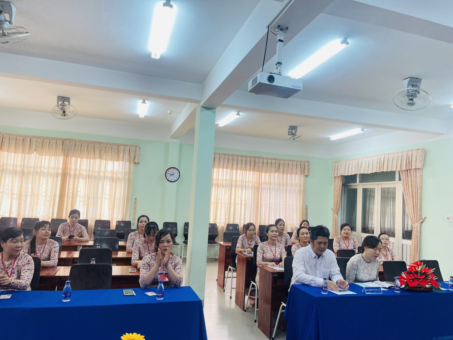 quan cảnh đại hội