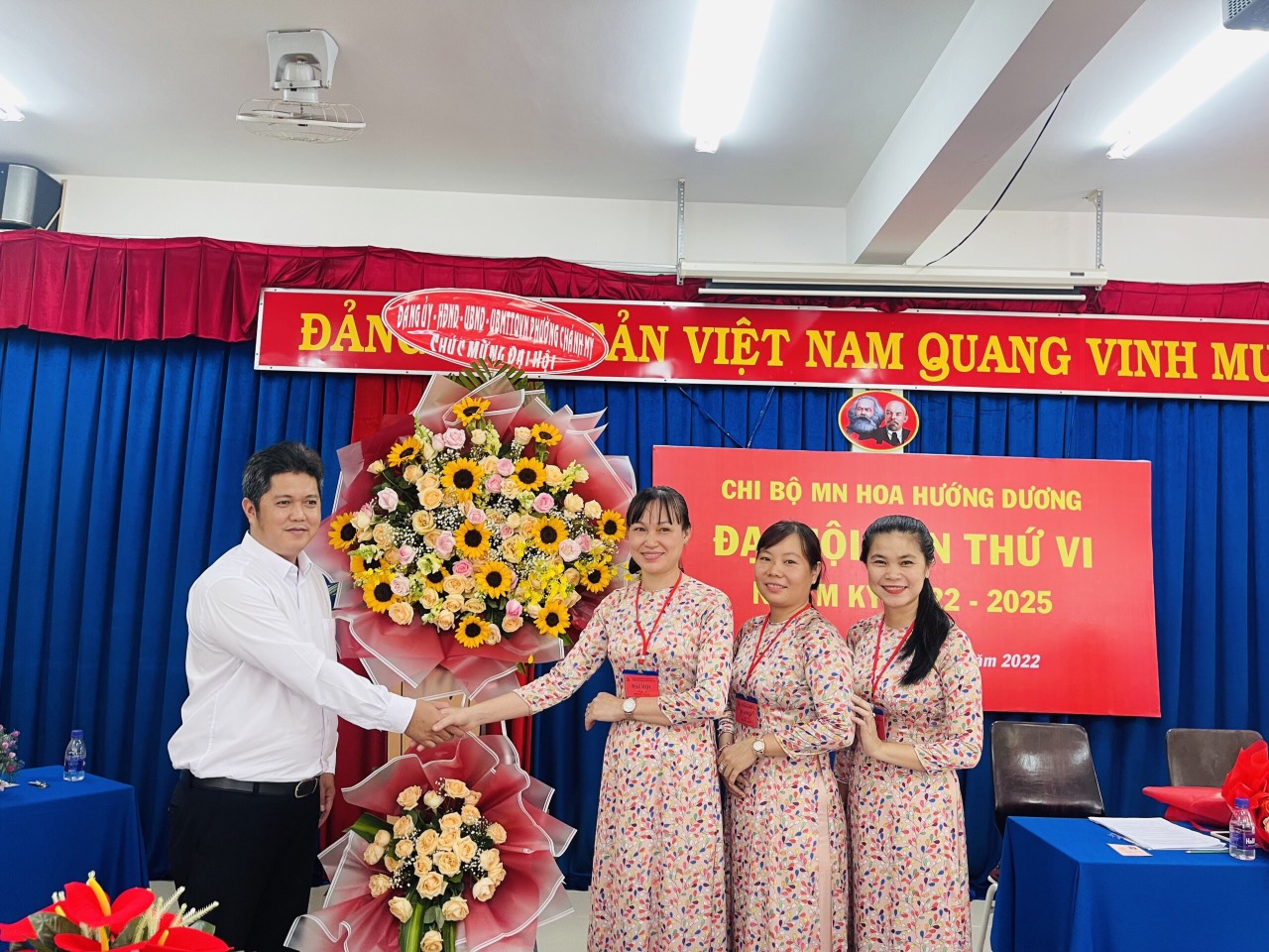 tặng lẵng hoa ĐH