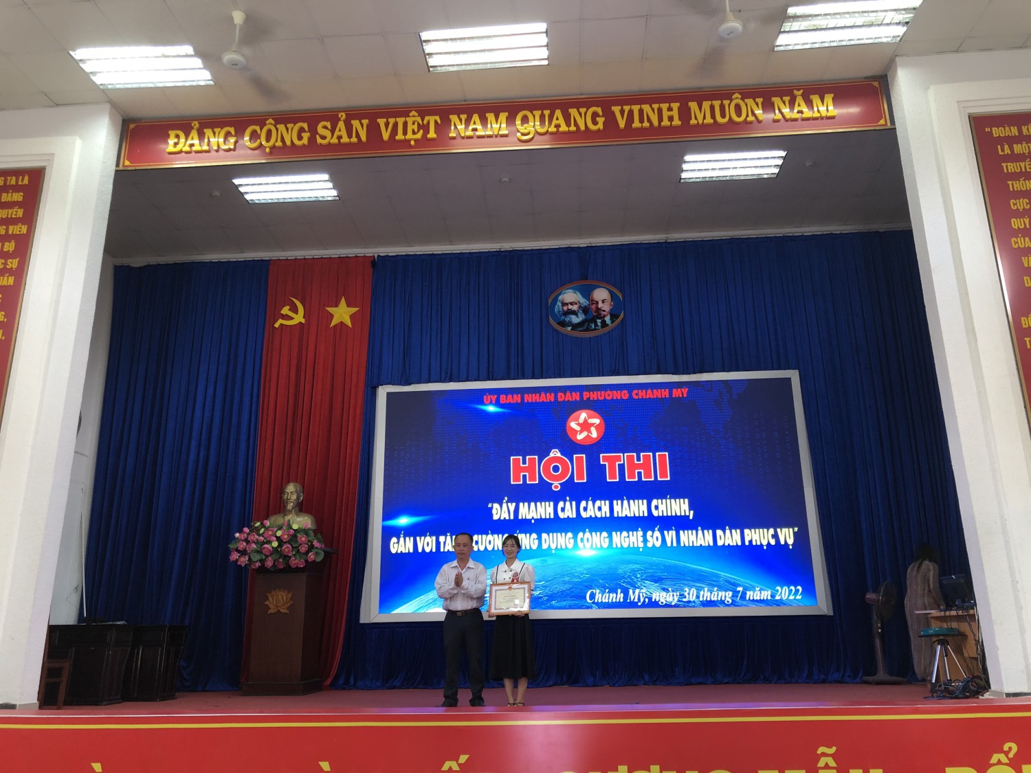 trao giả nhất thi