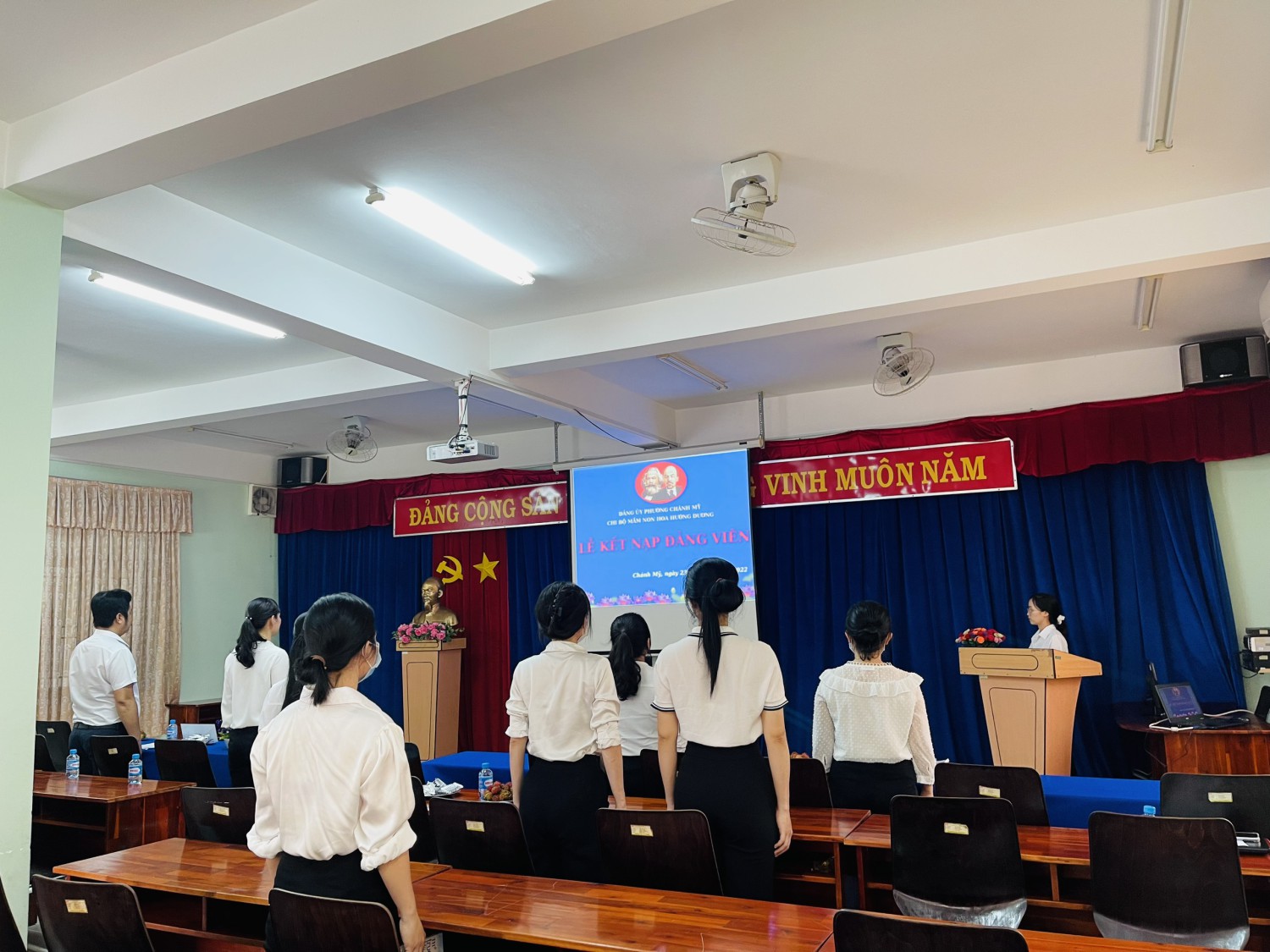 chào cờ 1
