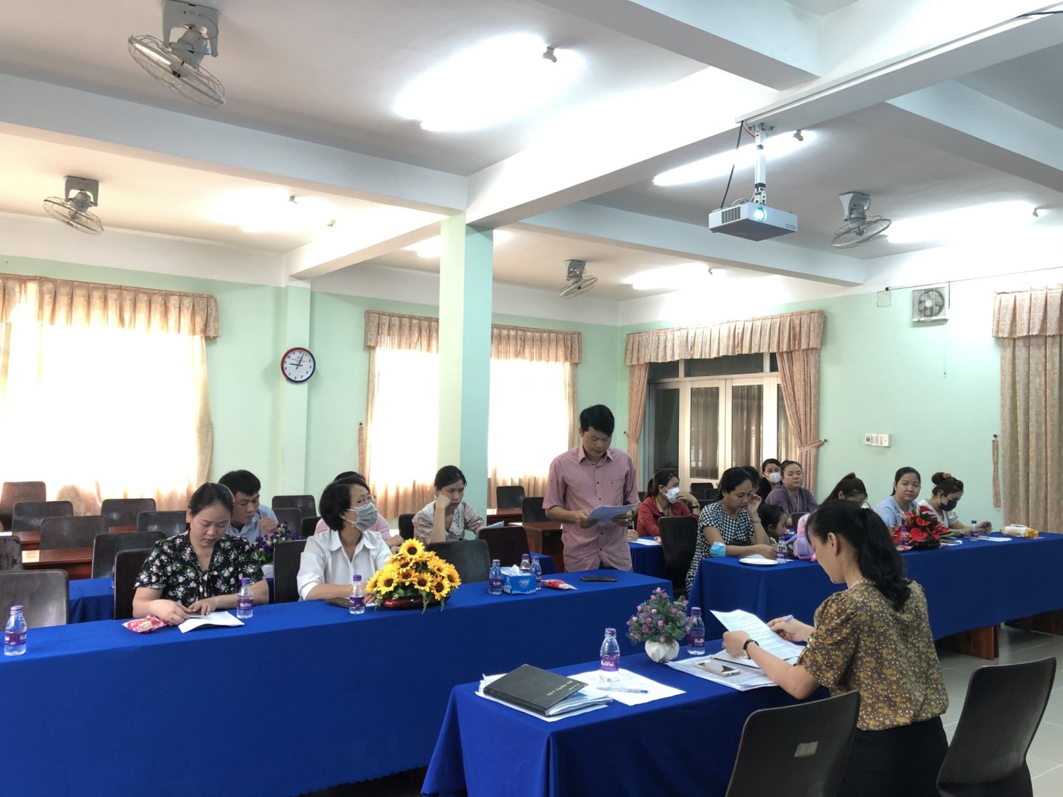 Hội phó thông qua cáo