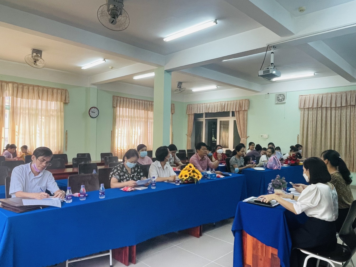trao đổi trong BCH