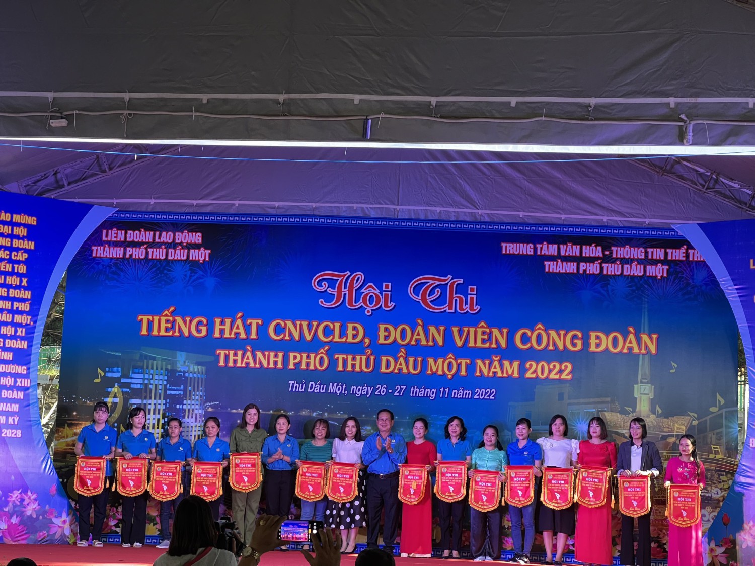 cờ lưu niệm