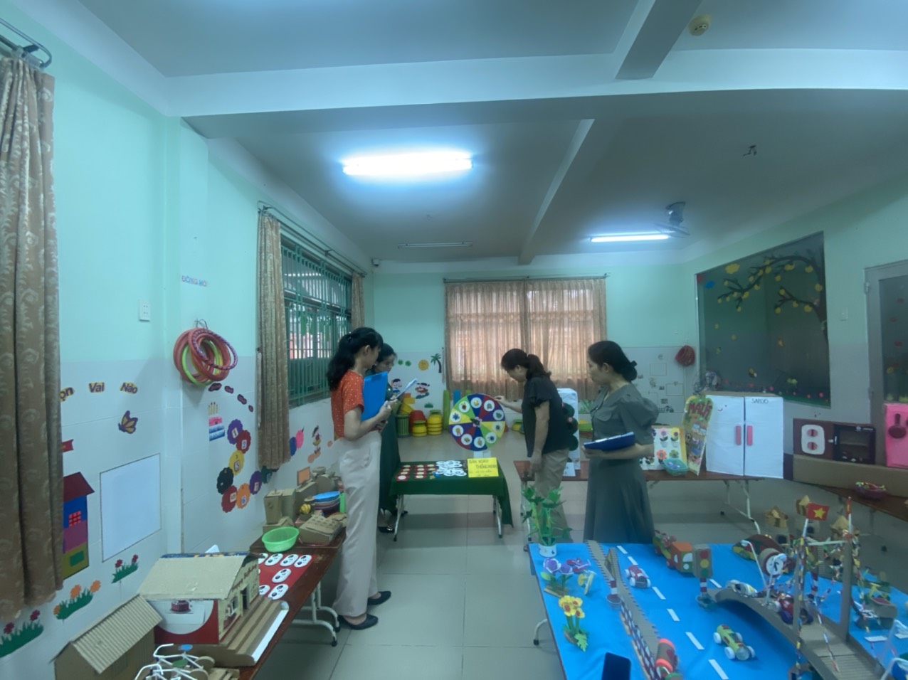 Hiên
