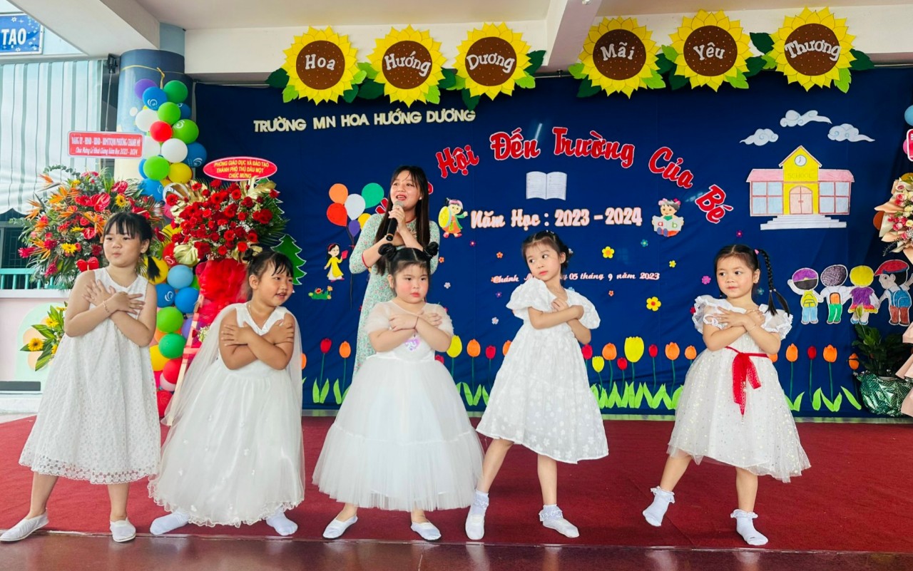 hát múa ngày đầu tiên đi học